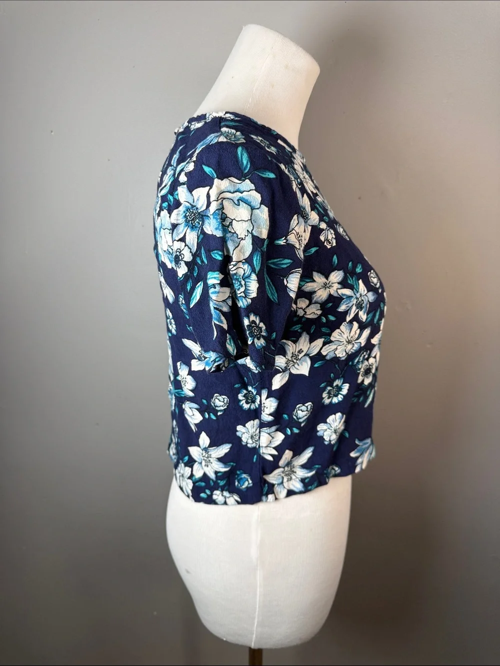Floral Navy Short Sleeve Crop Top